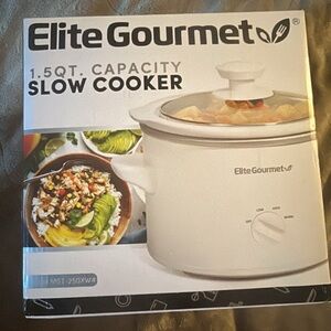‼️BRAND NEW‼️ 1.5 qt slow cooker